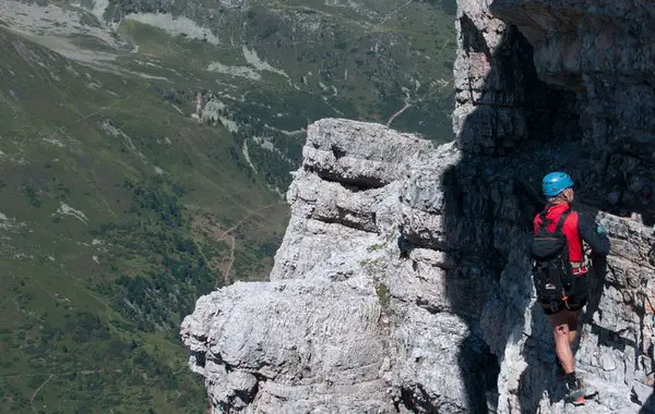 Klettern - der Extremsport erhält immer mehr Anhänger. Natürlich macht klettern am meisten Spaß, wenn es im Gebirge angegangen wird.