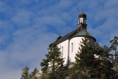 Zirler Kalvarienberg & Kriegerdenkmal von Zirl