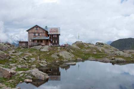 Bremer Hütte (2411 m) vom Gasthof Feuerstein