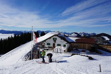 Altkaser Alm (1279 m) vom Parkplatz Erlerberg