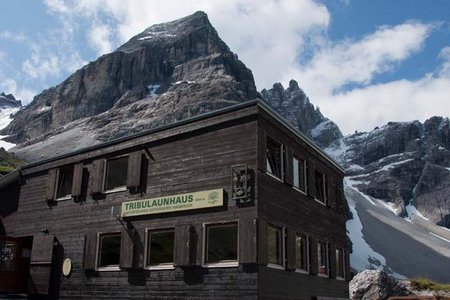 Tribulaunhütte (2064 m) vom Gasthof Feuerstein