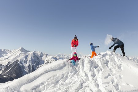 „Spielplatz Schnee“: Familien Winter-Glück am Dach Tirols. Im Pitztal