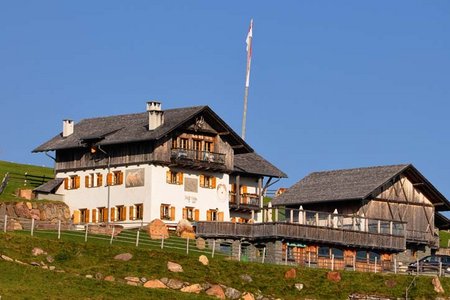 Stöffl Hütte (2057 m) vom Parkplatz Gasserhütte