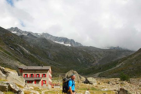 Almagellerhütte (2884 m) von Sass Almagell