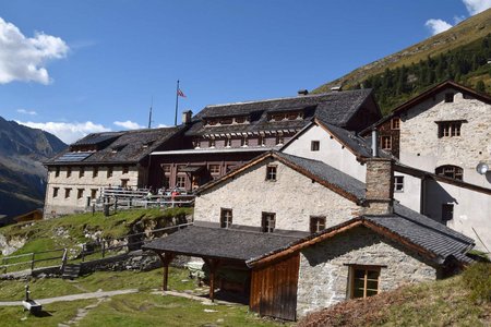 Berliner Hütte (2042 m) vom Alpengasthof Breitlahner