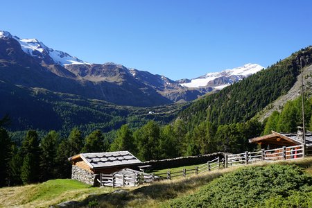 Peder-Stieralm & Lyfialm Rundwanderung von Hintermartell