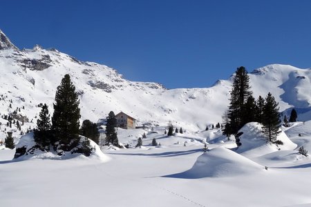 Skitour auf Lizumerhütte (2019 m) in Tuxer Alpen