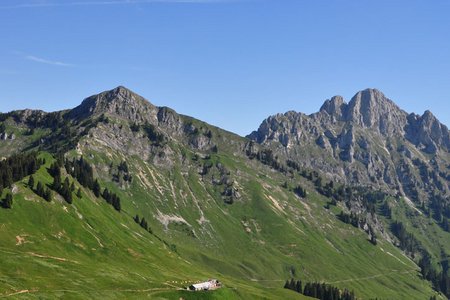 Schneidspitze-Gehrenspitze (2009/2163 m) von der Hahnenkammbahn