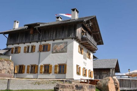 Stöffl Hütte (2057 m) vom Parkplatz Kaseregg