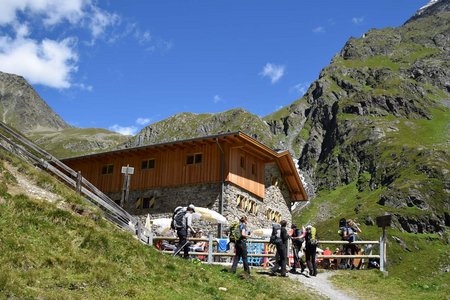 Amberger Hütte (2135 m) von Gries/Sulztal