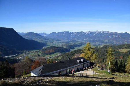 Hofalmhütte (1308 m) vom Parkplatz Klamm