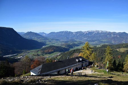 Hofalmhütte (1308 m) vom Parkplatz Klamm