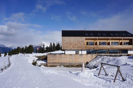 Starkenfeldhütte – Winterwanderweg vom Parkplatz Zumis