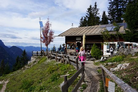 Brunnsteinhütte (1560m) vom Parkplatz Brunnsteinhütte