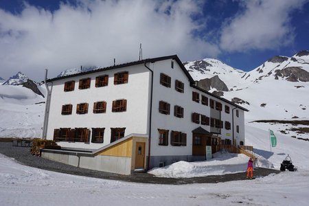 Heidelberger Hütte (2264m) vom Piz Val Gronda