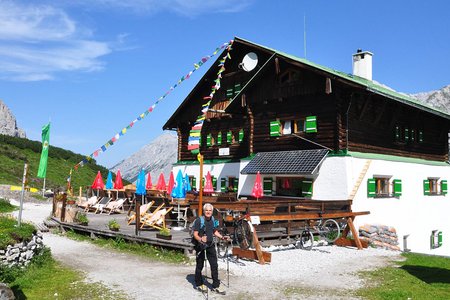 Pfeishütte (1922m) vom Karwendel Parkplatz in Rum