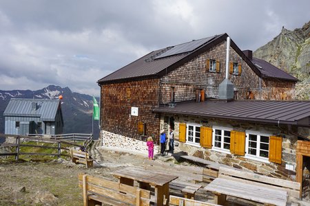 Hildesheimer Hütte (2899m) von der Stubaier Gletscherbahn