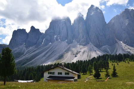 Glatschalm-Dusleralm Rundwanderung von Zans