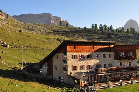 Schutzhütte Lavarella (2050 m) über den Lavarellasattel