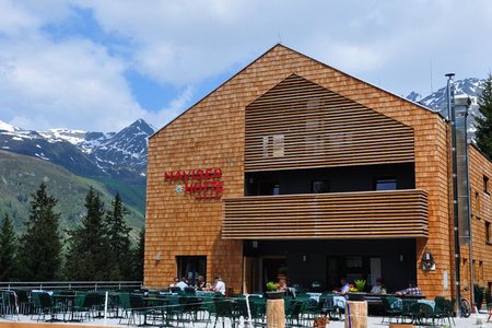 Naviser Hütte (1787 m) vom Parkplatz Schranzberg