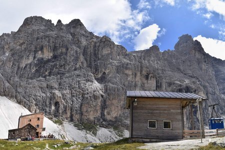 Italienische Tribulaunhütte (2368 m) von St. Anton