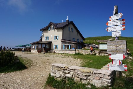 Monte Altissimo di Nago & Rifugio Altissimo Damiano Chiesa von Nago