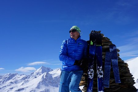 Kalvenwand (3061 m) vom Parkplatz Talschluss