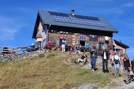 Kellerjoch Hütte (2237 m) vom Loassattel