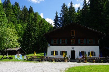 Forsthaus-Jausenstation Aquila von Fall am Sylvensteinstausee