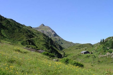 Neue Bamberger Hütte (1761 m) vom Gasthof Wegscheid