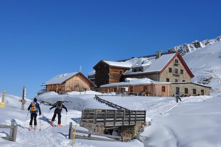 Franz Senn Hütte (2147 m) von der Amberger Hütte