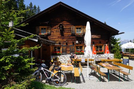 Götzner Alm vom Parkplatz Götzner Alm