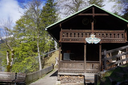 Alpensöhnehütte (1345m) vom Parkplatz Halltal