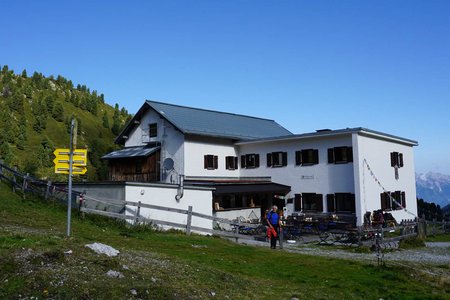 Adolf Pichler Hütte (1977m) vom Hoadl