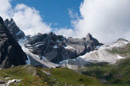 Gschnitzer Tribulaunhütte zur Italienischen Tribulaunhütte