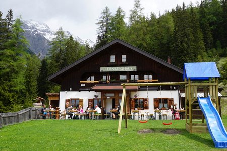 Lehnberghaus (1454 m) vom Gasthof Holzleithen