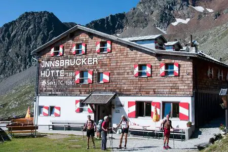 Innsbrucker Hütte (2369 m) vom Gasthof Feuerstein