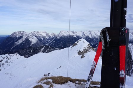 Seefelder Spitze (2221m) von der Talstation der Rosshüttenbahn