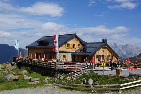 Ascherhütte (2256m) von der Bergstation der Medrigjochbahn