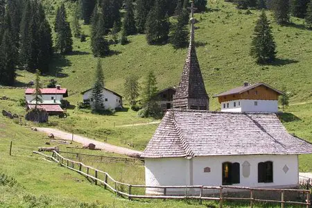 Kaindlhütte (1318 m) vom Hintersteiner See