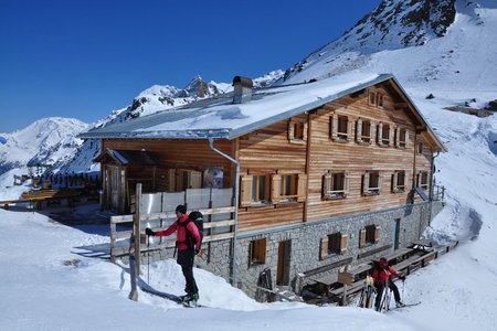 Marteller Hütte (2610 m) vom Parkplatz Hintermartell