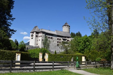 Burgenweg Rundwanderung vom Schloss Matzen