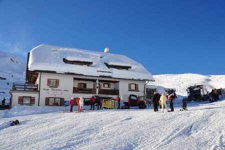 Col de Lasta (2297 m) und Senneshütte (2126 m) vom Berggasthof Pederü