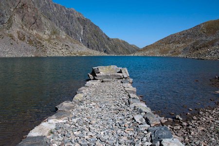 Hundstalsee (2287 m) vom Parkplatz Inzinger Alm